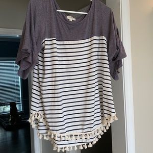 FINAL PRICE DROP Umgee top, size L. Grey, black& white. Ruffle sleeve & tassels